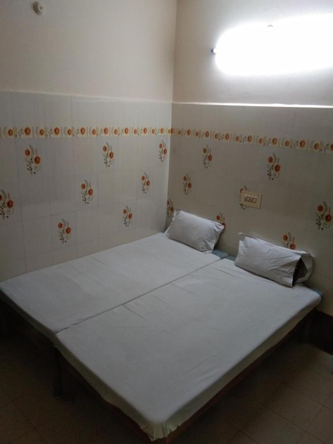 Hotel Sriram Lodge Τιρουπάτι Εξωτερικό φωτογραφία